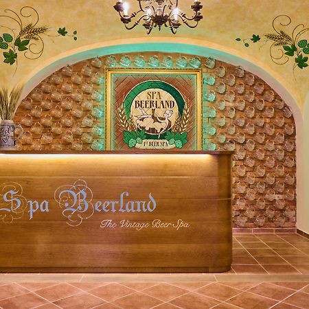 プルゼニ Spa Beerland - At The Golden Lamb Bed & Breakfast エクステリア 写真