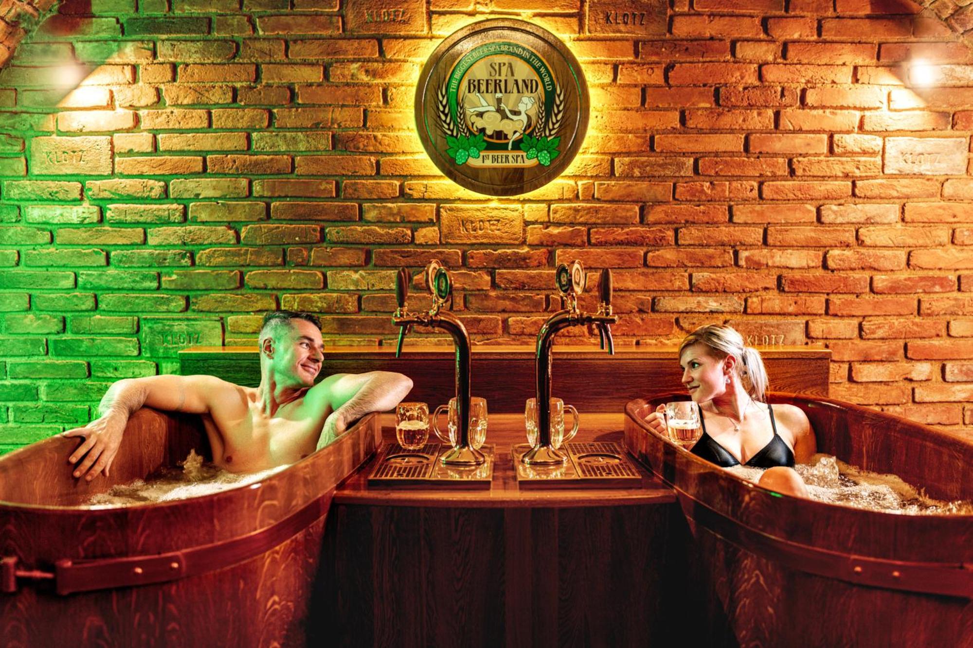 Spa Beerland - At The Golden Lamb プルゼニ エクステリア 写真