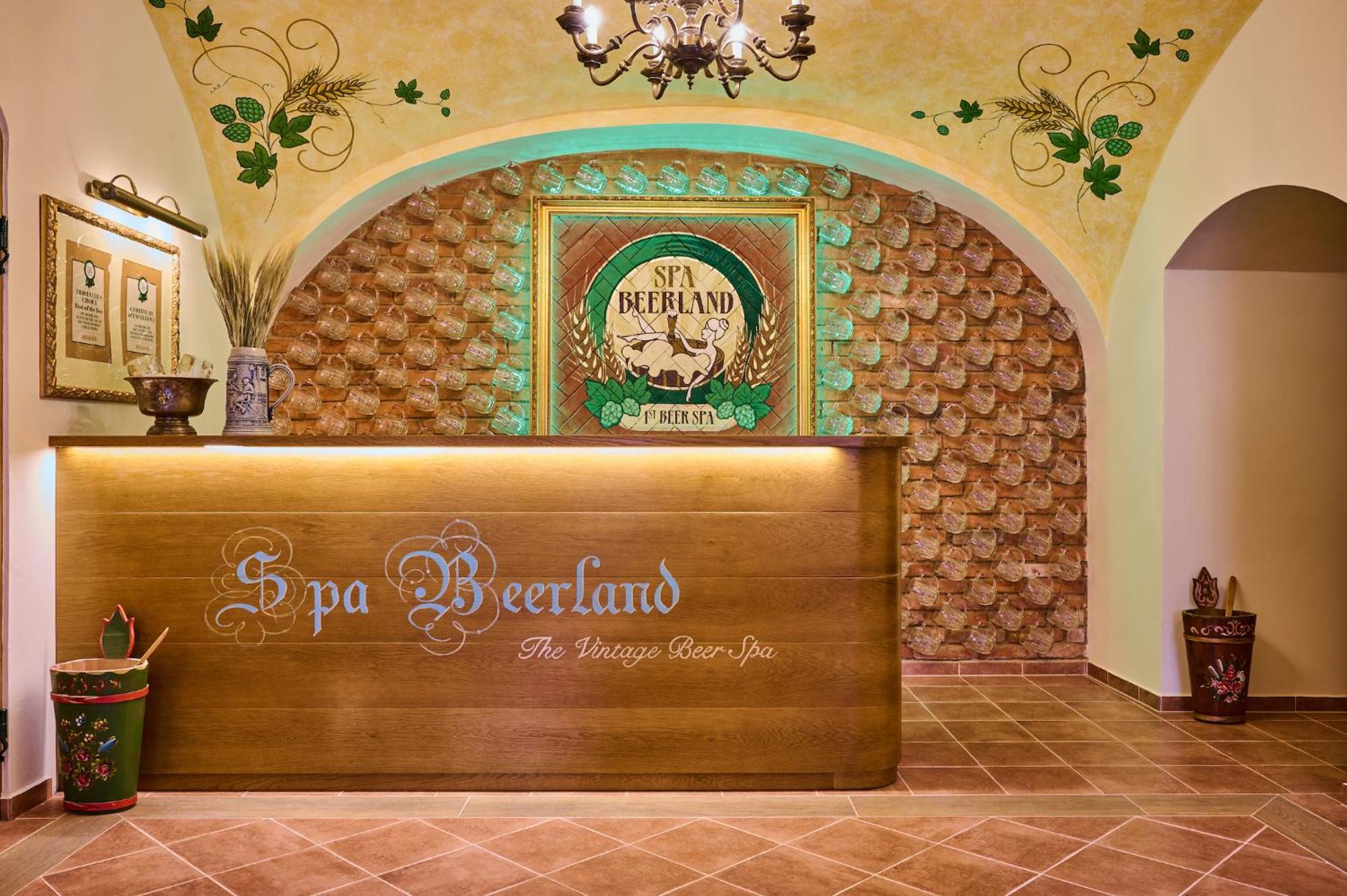 プルゼニ Spa Beerland - At The Golden Lamb Bed & Breakfast エクステリア 写真